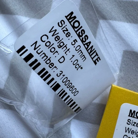 Elegant Silver Heart Stud Moissante Earrings - Picture 3 of 4